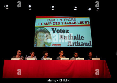 Nathalie Arhaud, Führer der Linken Partei Lutte Ouvriere - Kampf der Arbeiterklasse Partei - Gespräche in Venissieux, Frankreich Stockfoto