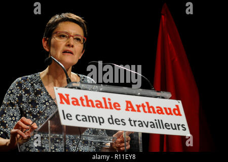 Nathalie Arhaud, Führer der Linken Partei Lutte Ouvriere - Kampf der Arbeiterklasse Partei - Gespräche in Venissieux, Frankreich Stockfoto