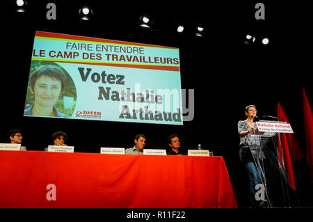 Nathalie Arhaud, Führer der Linken Partei Lutte Ouvriere - Kampf der Arbeiterklasse Partei - Gespräche in Venissieux, Frankreich Stockfoto