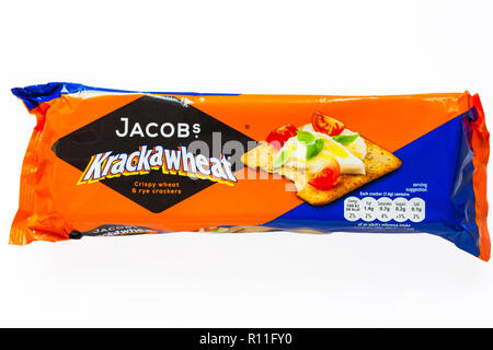 Paket von Jacobs Krackawheat knusprige Weizen und Roggen Cracker Kekse auf weißem Hintergrund Stockfoto