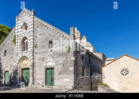 Das Heiligtum der Weißen Madonna, früher die Pfarrkirche von San Lorenzo in Portovenere, Ligurien, Italien Stockfoto