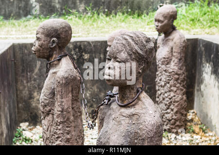 Stone Town, Sansibar, Tansania - Januar 29, 2018 - Skulptur von Sklaven, die Opfer der Sklaverei in Stone Town. Stockfoto