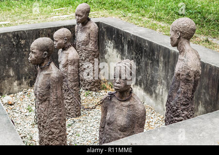 Stone Town, Sansibar, Tansania - Januar 29, 2018 - Skulptur von Sklaven, die Opfer der Sklaverei in Stone Town. Stockfoto