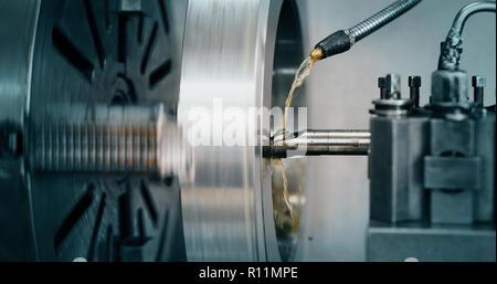 Cnc-Metall fräsen Drehmaschine Maschine in der Metallindustrie Stockfoto