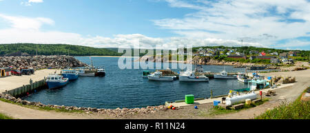 Hummer Boote am Dock in Neils Harbour, Nova Scotia, Kanada. Stockfoto