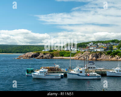 Hummer Boote am Dock in Neils Harbour, Nova Scotia, Kanada. Stockfoto