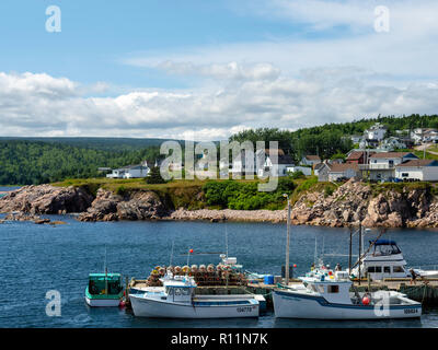 Hummer Boote am Dock in Neils Harbour, Nova Scotia, Kanada. Stockfoto