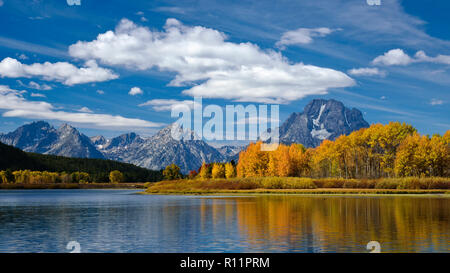 Die Teton Range und Oxbow Bend auf dem Snake River im Grand Teton National Park, Wyoming. Stockfoto