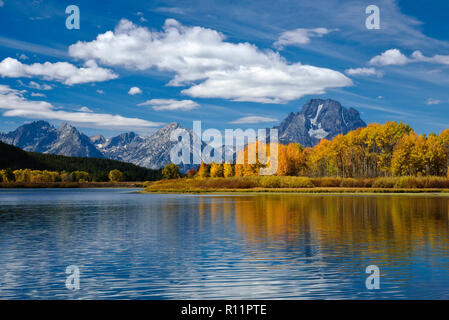 Die Teton Range und Oxbow Bend auf dem Snake River im Grand Teton National Park, Wyoming. Stockfoto