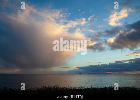 Dramatische Himmel über der Bucht auf Lower Largo Fife in Schottland. Stockfoto