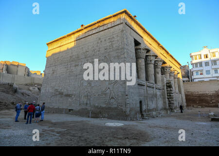 Der Tempel des Khnum in Esna, Esna, Stadt, Esna, Qena Governorate, Ägypten, Nordafrika Stockfoto