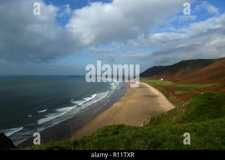 Die kultige Aussicht von Rhossili über die Bucht, Strand Llangennith und Rhossili nach unten Stockfoto