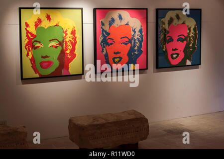 Andy Warhol Ausstellung, "Ich möchte eine Maschine', in das Castello Aragonese, Otranto, Italien: drei Siebdrucke von Marilyn Monroe. Stockfoto