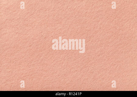 Light Pink matt Hintergrund von Velours Stoff, Nahaufnahme. Samtene Textur von nahtlosen Coral Wollfilz. Stockfoto