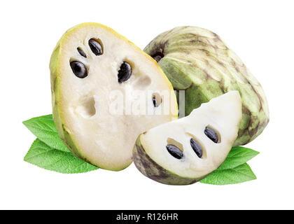 Sammlung von cherimoyas (Zucker apple) auf weißem Hintergrund mit Schatten isoliert. Freistellungspfaden. Stockfoto