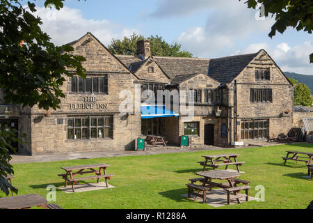 Das Fleece Inn in Elland, West Yorkshire. In den 1600er Jahren gebaut, dieses Land Pub ist angeblich spukt Stockfoto