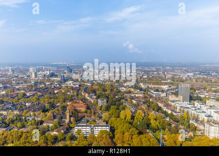 Antenne Panorama vom Florianturm Telekommunikation Turm und Wahrzeichen in Dortmund, Deutschland. Stockfoto