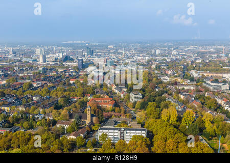 Antenne Panorama vom Florianturm Telekommunikation Turm und Wahrzeichen in Dortmund, Deutschland. Stockfoto