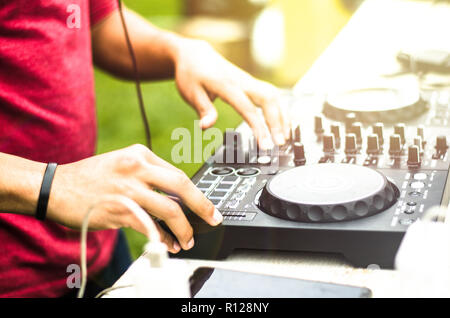 Dj-Mixing, Dj Musik mixer Audio outdoor-Konzept der Veranstaltungen im Sommer und im Freien Stockfoto