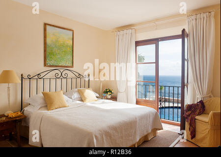 Wohngebäude, Schlafzimmer, gelbe Creme Dekor, hell, hell, luftig