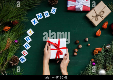 Neues Jahr Weihnachten Hintergrund Weihnachtsbaum Geschenke hand Spielzeug winter Stockfoto