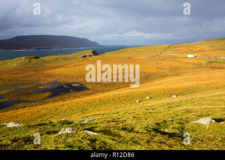 Blick auf Cape Wrath aus Farraid Kopf, in der Nähe von Durness, Sutherland, Schottland, UK. Stockfoto