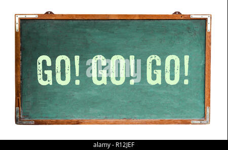 'Go! Gehen! Gehen!" motivationale Text wort Nachricht auf einem breiten grünen alten Grunge vintage Holz- tafel oder retro Tafel mit Rahmen auf w isoliert geschrieben Stockfoto