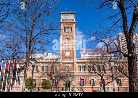 Aguirre Schule, Escuelas Aguirre), heute auch als Casa Árabe (Arabisch House) bekannt, ist eine bemerkenswerte Neo-Mudéjar Stil Gebäude, Madrid, Spanien Stockfoto