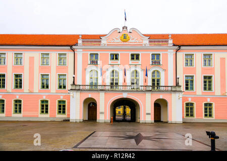 Provincial Government Building (1773), ein Flügel der Burg auf dem Domberg, und Sitz des Parlaments Tallinn, die Hauptstadt von Estland an der Ostsee, ist die Stockfoto