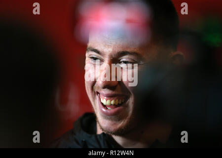 Cardiff, Wales, UK. 8. November 2018. Adam Bart von Wales spricht mit der Presse, die in Wales Rugby Team Ankündigung Pressekonferenz im Vale Resort Hensol, in der Nähe von Cardiff, South Wales am Donnerstag, den 8. November 2018. Das Team bereitet sich auf den Herbst internationale Reihe gegen Australien dieses Wochenende. pic von Andrew Obstgarten/Alamy leben Nachrichten Stockfoto