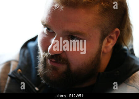 Cardiff, Wales, UK. 8. November 2018. Tomas Franz von Wales spricht mit der Presse, die in Wales Rugby Team Ankündigung Pressekonferenz im Vale Resort Hensol, in der Nähe von Cardiff, South Wales am Donnerstag, den 8. November 2018. Das Team bereitet sich auf den Herbst internationale Reihe gegen Australien dieses Wochenende. pic von Andrew Obstgarten/Alamy leben Nachrichten Stockfoto