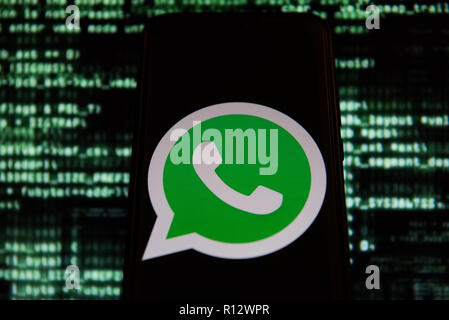 Krakau, Polen. 8 Nov, 2018. WhatsApp Logo ist auf ein Android mobile Gerät gesehen. Credit: Omar Marques/SOPA Images/ZUMA Draht/Alamy leben Nachrichten Stockfoto