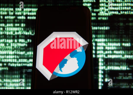 Krakau, Polen. 8 Nov, 2018. Adblock Browser Logo ist auf ein Android mobile Gerät gesehen. Credit: Omar Marques/SOPA Images/ZUMA Draht/Alamy leben Nachrichten Stockfoto