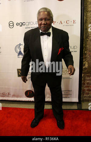 Westbury, New York, USA. 8. November 2018. Musiker Charlie Thomas des Drifters besucht die 2018 Long Island Music Hall of Fame Induktion Zeremonie am Platz im Westbury am 8. November 2018 in Westbury, New York. Credit: AKPhoto/Alamy leben Nachrichten Stockfoto