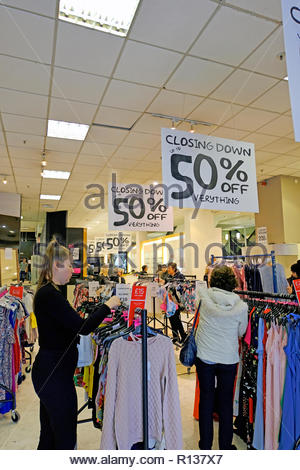 Edinburgh, Vereinigtes Königreich. 9. November 2018. House of Fraser Kaufhaus Schließung Verkauf 50 % Rabatt auf alles. Einsendeschluss für Shop 10. November 2018. Quelle: Craig Brown/Alamy Leben Nachrichten. Stockfoto