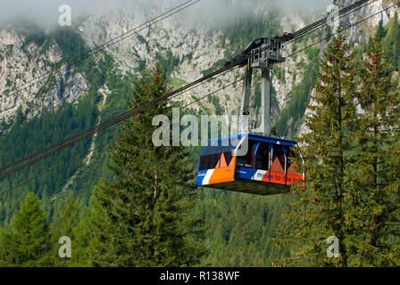 Seilbahn von Malga Ciapela (Mt 1450), Punta Rocca (MT3265) in Marmolada Massiv, Veneto/Trentino-Südtirol, Italien Stockfoto