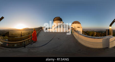 360 Grad Panorama Ansicht von 360° Panorama von der Terrasse des Griffith Observatory in Griffith Park, Los Angeles, Kalifornien.