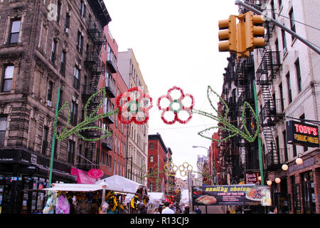 Sommer Dekorationen Fest von San Gennaro Festival auf Mulberry Street in Little Italy, New York, NY, USA Stockfoto