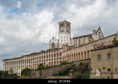 ASSISI, Italien - 27 OCTOVER 2018: Die Päpstliche Basilika des Heiligen Franziskus von Assisi Stockfoto
