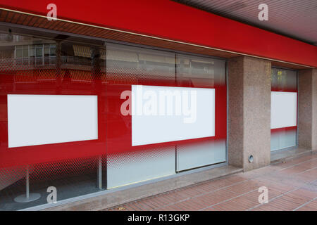 Büro mit drei leere Plakate für kostenlose Werbung Mock up Stockfoto