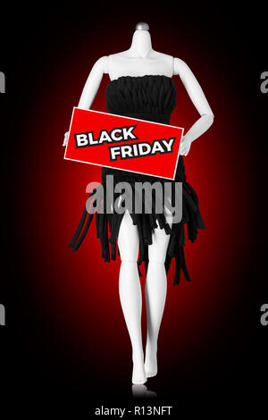 Schwarzer Freitag Verkauf. Holiday Shopping Konzept. Mannequin mit schwarzer Freitag anmelden Stockfoto