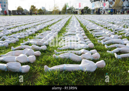 Queen Elizabeth Olympic Park, London, Großbritannien. Die Shrouds der Somme WW1 Installation, von Rob Heard. Kunst aus dem Ersten Weltkrieg Stockfoto
