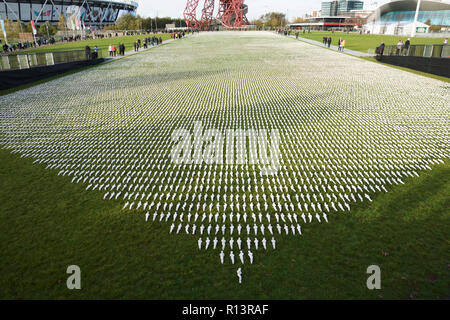 Erinnerungskunst: Die Ummantelung der Somme WW1 Installation, von Rob Heard, Queen Elizabeth Olympic Park, London, Großbritannien. Remembrance Day. Kunst aus dem Ersten Weltkrieg Stockfoto