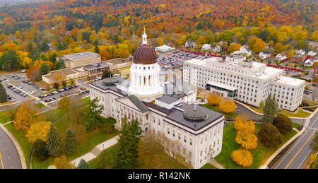 Antenne Perspektive capitol Statehouse in Augusta, Maine Herbst Stockfoto