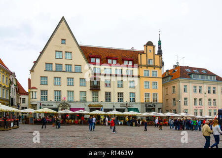 Tallinn, die Hauptstadt von Estland an der Ostsee, ist das kulturelle Zentrum. Es behält seinen ummauerten Altstadt mit Kopfsteinpflaster, Cafés und Läden, wie Stockfoto