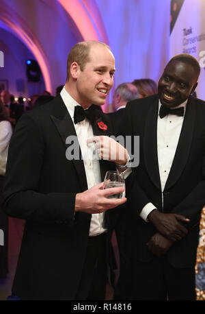 Der Herzog von Cambridge spricht mit Gästen während der Tusk Erhaltung Auszeichnungen bei Banqueting House in London. Stockfoto