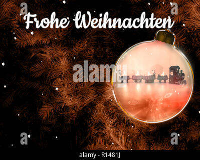 Weihnachten Hintergrund mit Tannenzweigen, christmas ball mit Weihnachten Zug und Text. Abbildung mit Text in Deutsch: Frohe Weihnachten Stockfoto