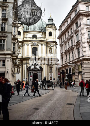 Wien, Österreich - November 1, 2018 - Blick auf den Graben, einer der wichtigsten Straßen von Wien. Leute gehen herum, um Einkaufen zu gehen und die cit besuchen Stockfoto
