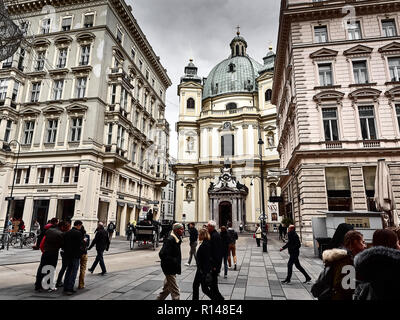 Wien, Österreich - November 1, 2018 - Blick auf den Graben, einer der wichtigsten Straßen von Wien. Leute gehen herum, um Einkaufen zu gehen und die cit besuchen Stockfoto