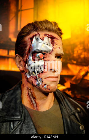 Wachsfigur von Arnold Schwarzenegger als Terminator an weltweit bekannte touristische Attraktion Madame Tussauds Wachsfigurenkabinett in London, Vereinigtes Königreich. Stockfoto